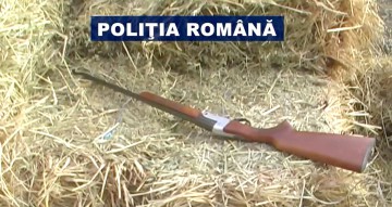 Armă furată din Italia, găsită într-o căpiţă de fân